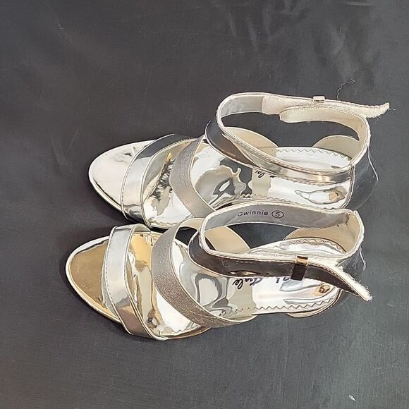 HERSTYLE GWINNIE 3-STRAPS VELCRO CLOSURE OPEN TOE SANDAL - Picture 7 of 12